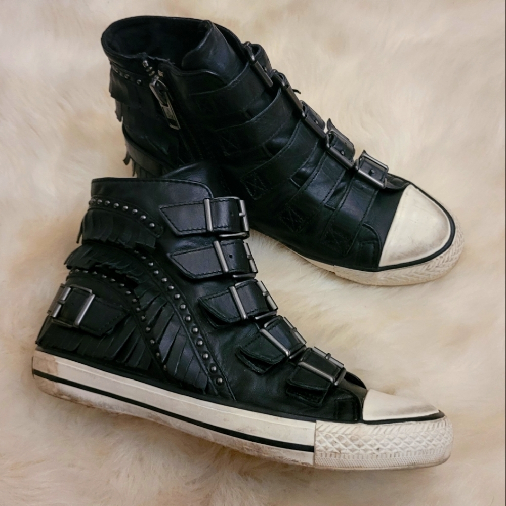 Limited edition Ash buckle badassers